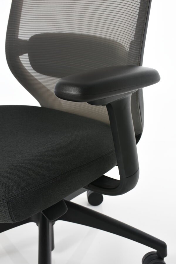Silla BM 8700 N - OM Mobiliario Silla ejecutiva 8700 N