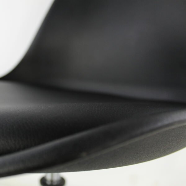 SILLA JM 55 OSLO SEC DETALLE NEGRO Silla Oslo - Con ruedas